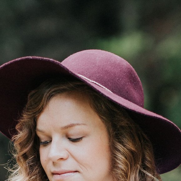 Accessories - Burgendy hat